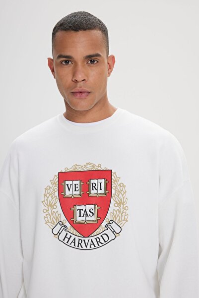 AC&Co / Altınyıldız Classics Harvard Lisanslı 3 İplik Pamuklu Oversize Fit Bol Kesim Erkek Ekru Bisiklet Yaka Sweatshirt