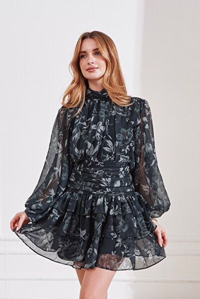 Rabia Çelik Kadın Siyah Kat Etekli Sırt Dekolteli Çiçek Desen Mini Elbise