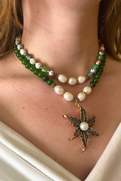 Suerte Accessories قلادة مزدوجة مصنوعة يدويًا من اليشم والعقيق الهندي الطبيعي مرصعة بالألماس