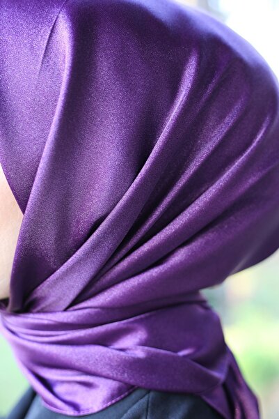Akel Plain Crystal Hijab Scarf Size 95 x 95 cm