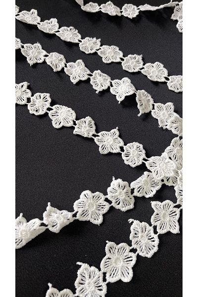 Ozpas White Flower Guipure Strip - 3 Cm x 5m