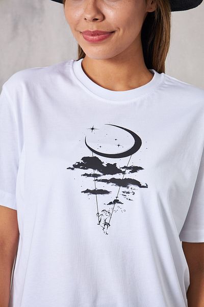 The Champ Clothing Tricou alb - Femeie legănând pe lună cu imprimeu