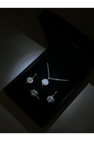DMR Accessoire Işıklı kutuda kalp kolye yüzük küpe seti  set love set