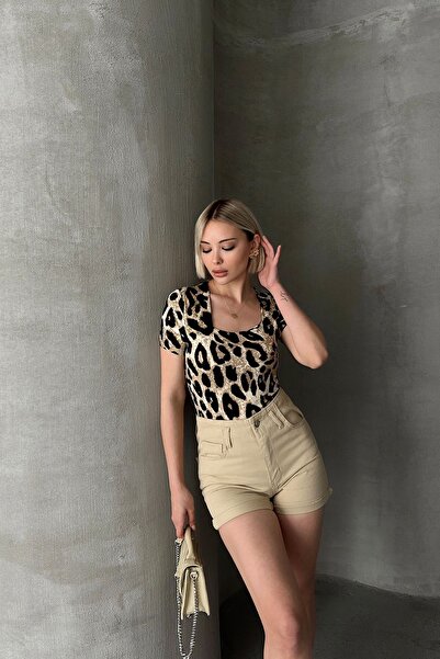 LACHT Γυναικεία κοντομάνικη τετράγωνη λαιμόκοψη Μπλούζα βισκόζης με μεγάλο λεοπάρ σχέδιο