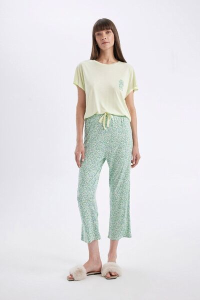 DeFacto Fall In Love Pijama Takım Bisiklet Yaka Baskılı Viskon Kısa Kollu Üst Desenli Alt D3183ax24au