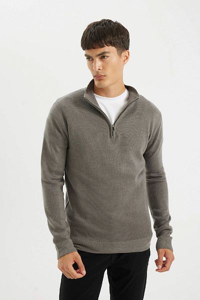 DeFacto Basic-Strickpullover mit Stehkragen und Reißverschluss – Standard Fit A5184ax24au