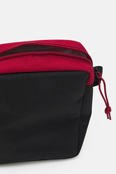 Levi's Logolu Fermuarlı Çanta 38005