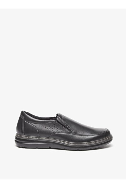 Le Confort Solid Slip-On Loafers
