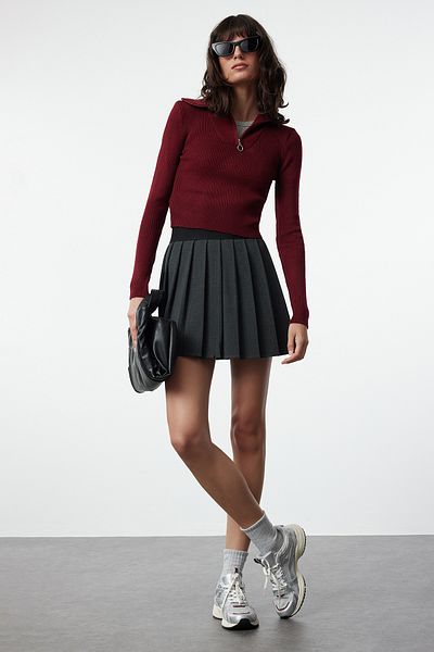Trendyol Collection Bordeauxroter kurzer Strickpullover mit Reißverschluss TWOAW24KZ01208
