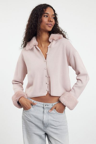 Trendyol Collection Strickcardigan - Puderfarbe, Felldetails, TWOAW25HI00157