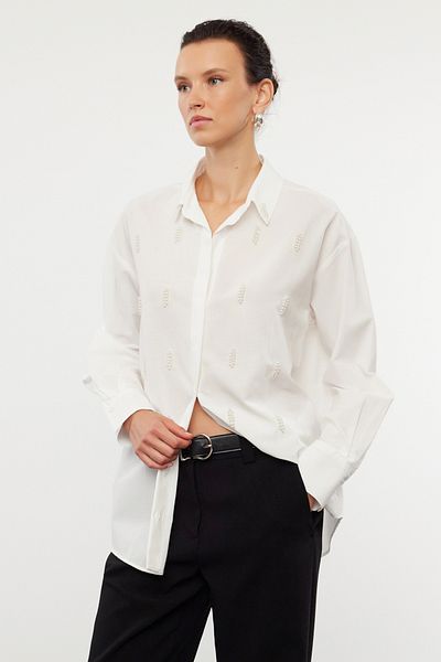 Trendyol Collection Ecru oversize košile - Pearl Stone Detail, Wide Fit TWOAW25GO00029
