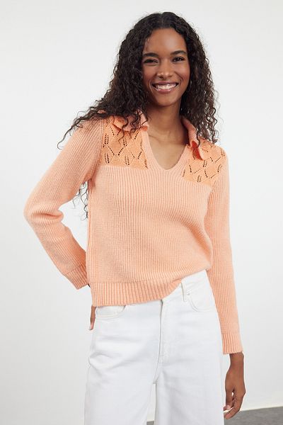 Trendyol Collection Strickpullover - Lachsfarben, Stickdetail, TWOAW25KZ00106