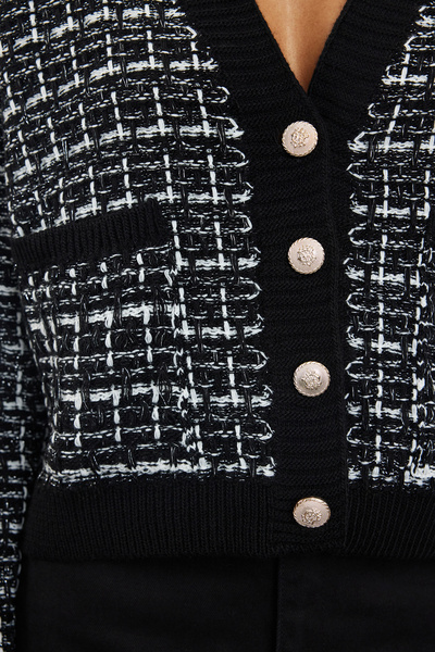 Trendyol Collection Černý tweedový svetr s výstřihem do V a třpytivým úpletem TWOAW25HI00240