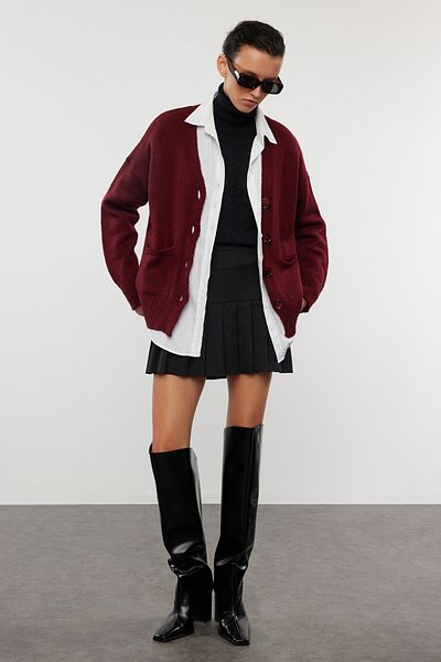 Trendyol Collection Weich strukturierte Strickjacke in Weinrot - TWOAW20HI0213