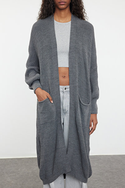 Trendyol Collection Antracitový maxi svetr základního střihu TWOAW24HI00096