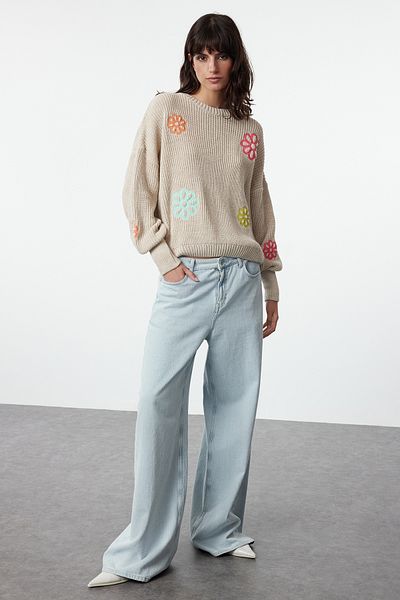 Trendyol Collection Strickpullover mit Rundhalsausschnitt und Steinblumenmuster - TWOAW25KZ00275