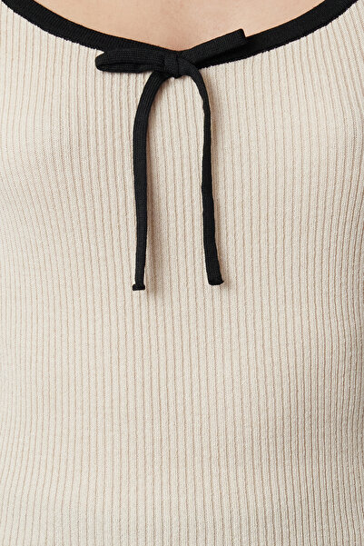 Trendyol Collection Prémiová kamenná příze - Stuha a mašlička Detailní pletený svetr Twoaw25Kz00207