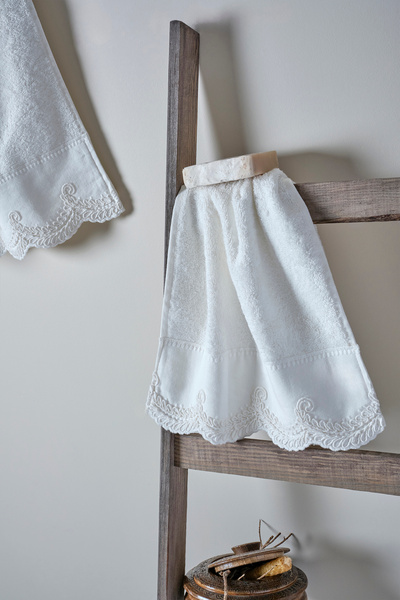 Nazik Home 30 x 50 cm Ramos Embroidered Hand Towel