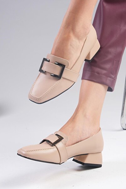 Mio Gusto Betty Nude Colored Buckle Accessory Blunt Toe Women's Short Heeled Shoes
