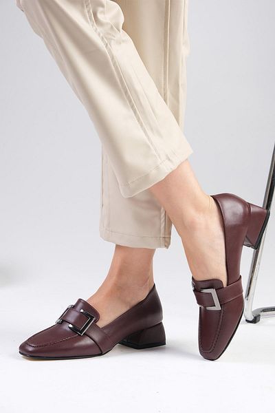 Mio Gusto Betty Burgundy Color Buckle Accessory Blunt Toe Women's Short Heeled Shoes