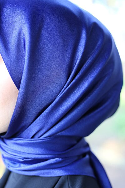 Akel Plain Crystal Hijab Scarf Size 95 x 95 cm