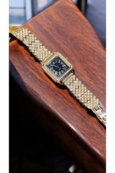 pullmarkt Stone Detailed Women's Wristwatch