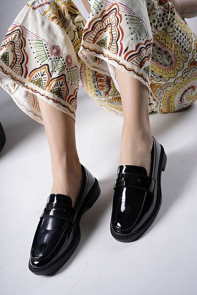 Riccon Loafer damski0012100 Czarna, marszczona skóra lakierowana