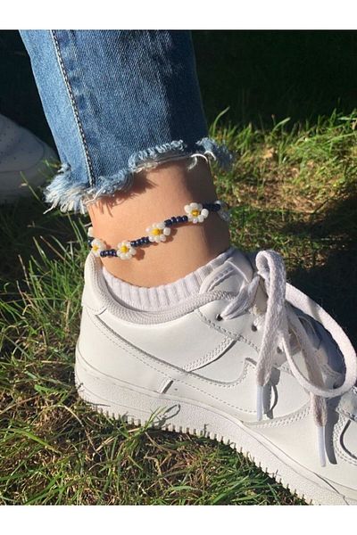 Jerberaa takı Black and White Beaded Daisy Anklet