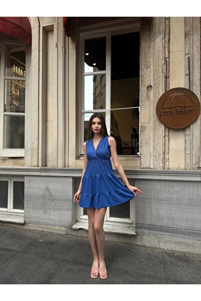 GÜRSE Mini rochie Jaslo cu decolteu dublu și tiv cu volan - de înaltă calitate