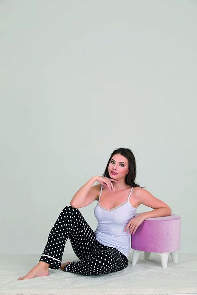 Lady Lingerie Set de pijamale din 3 piese cu cămașă neagră cu buline și bretele
