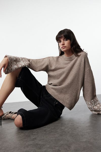 Trendyol Collection Pulover din tricot din nurcă cu gât crew - cu textura moale și detaliu la capătul brațului TWOAW25KZ00264