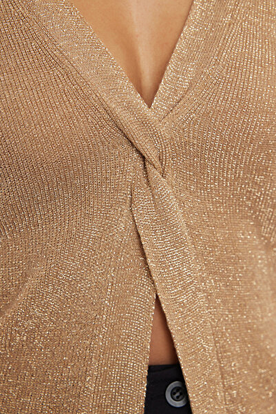 Trendyol Collection Блестящ камилски трикотажен пуловер - цепка с детайли TWOAW24KZ00660