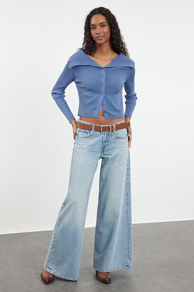 Trendyol Collection Blaue Strickjacke mit Umlegekragen TWOAW24HI00284