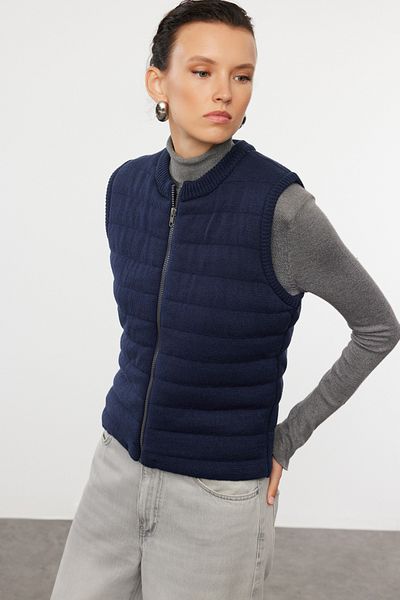 Trendyol Collection Nafukovací pletená vesta Crew Neck Navy Blue – zip Twoaw25Ye00020