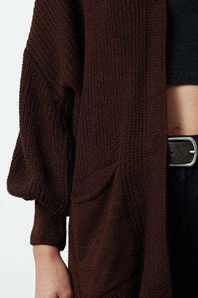 Trendyol Collection Brązowy sweter z dzianiny o szerokim kroju Maxi Basic TWOAW24HI00096