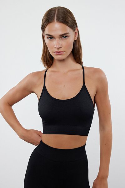 Trendyol Collection Schwarzer Yoga-Sport-BH mit verstellbaren Schnürbändern - Nahtlos Thmaw25ss00001