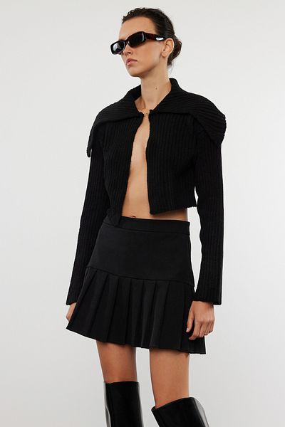 Trendyol Collection Miękki, teksturowany, czarny, dzianinowy kardigan w stylu crop - Twoaw25Hi00093