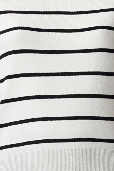 Trendyol Collection Ecru Premium Striped Sweter z Dzianiny Z Okrągłym Dekoltem - Special Yarn Twoaw25Kz00268