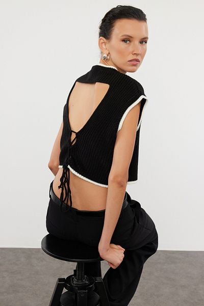 Trendyol Collection Sweter z dzianiny Crop Czarny - TWOAW25SV00003