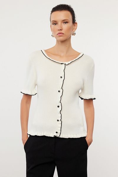 Trendyol Collection Strick-Cardigan – Ecru, Rüschendetail, TWOAW25HI00203