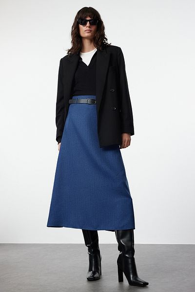 Trendyol Modest Tkaná sukně Indigo s páskem TCTAW23EE00014