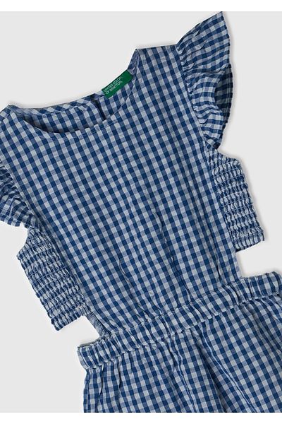 United Colors of Benetton Salopetă pentru fetiță cu imprimeu din denim deschis - Detaliu lateral decupat, lungime scurtă