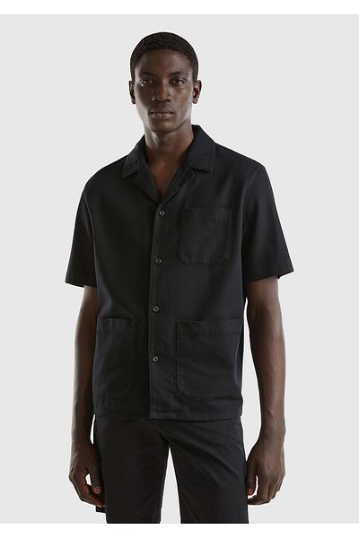 United Colors of Benetton Μαύρο ανδρικό πουκάμισο - βαμβακερό μείγμα, λεπτομέρεια τσέπης, γιακάς μπόουλινγκ, κοντό μανίκι