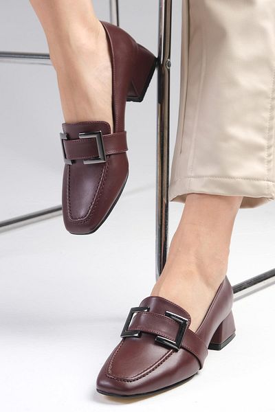 Mio Gusto Betty Burgundy Color Buckle Accessory Blunt Toe Women's Short Heeled Shoes