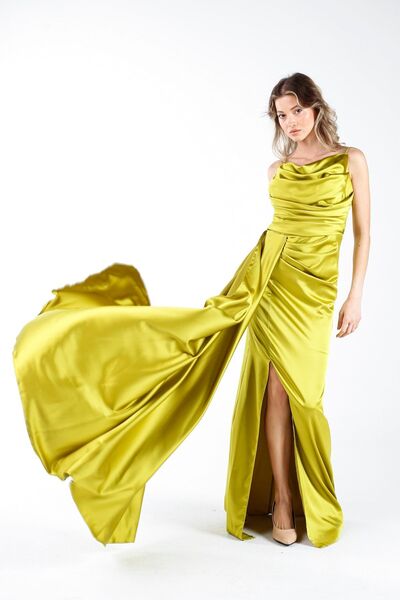 ALİS DRESS Yırtmaçlı Degaje Yaka Ip Askılı Saten Fıstık Yeşili Abiye