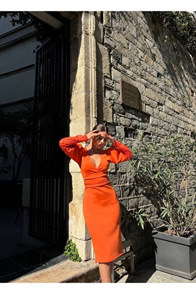 Gallogi Елегантна рокля с V-образно деколте и миди дължина - детайлни ръкави от тюл