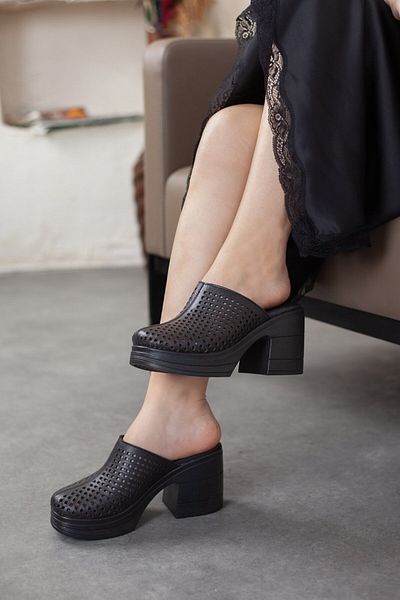 Adım Adım Closed Toe Genuine Leather Thick Heeled Women's Sandals