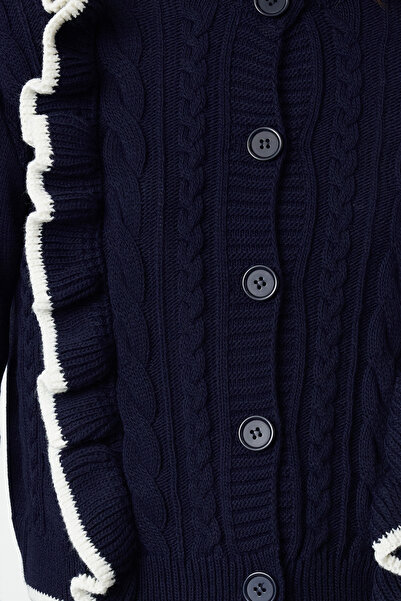 Trendyol Collection Crew nyakú sötétkék kötött kardigán - puha textúrával és fodros részletekkel, Crop Size TWOAW25HI00287