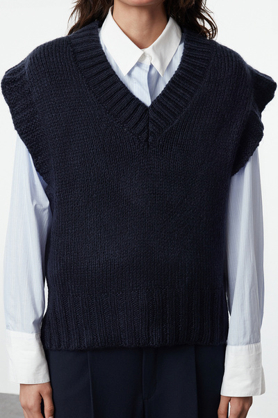 Trendyol Collection Темно-синій м'який текстурований светр з V-подібним вирізом Светр TWOAW23SV00149