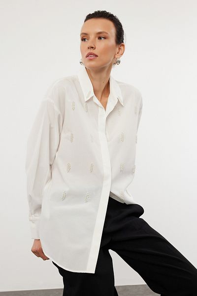 Trendyol Collection Ecru oversize košile - Pearl Stone Detail, Wide Fit TWOAW25GO00029